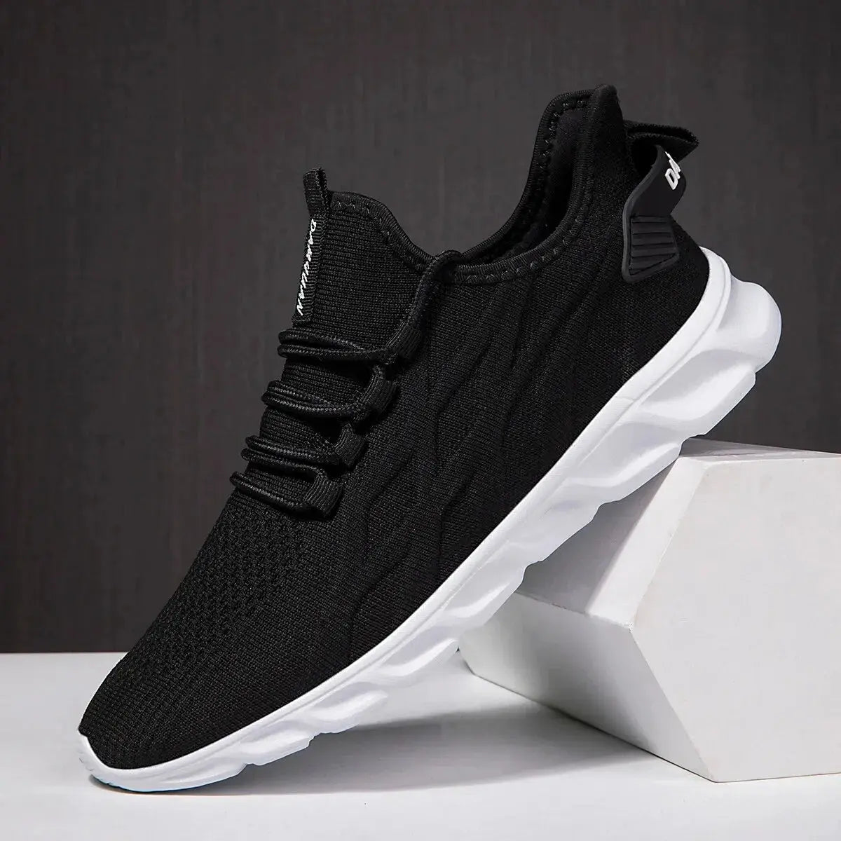 Men Vulcanized Walking Running Shoes Unisex Casual Lightweight Tennis Shoes Athletic Sports Shoes Breathable Fashion Sneakers Vakasi